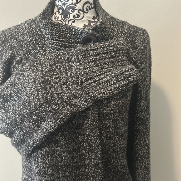 NWOT. Faux turtleneck long sleeve sweater in black and white heathered pattern. - Picture 5 of 11